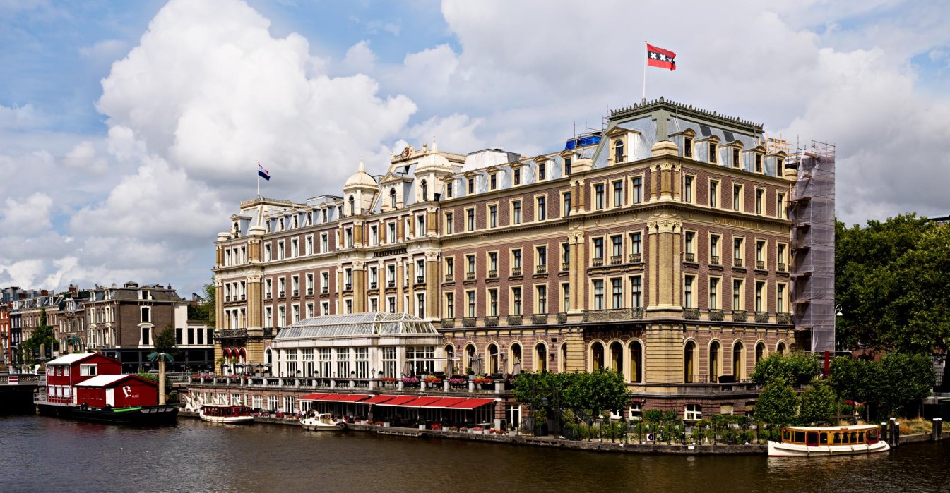 Burgy Bouwbedrijf restaureert gevels en daken van het Amstel Hotel in Amsterdam