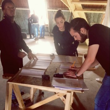 Studenten bezoeken restauratie bouwplaats van Burgy Bouwbedrijf